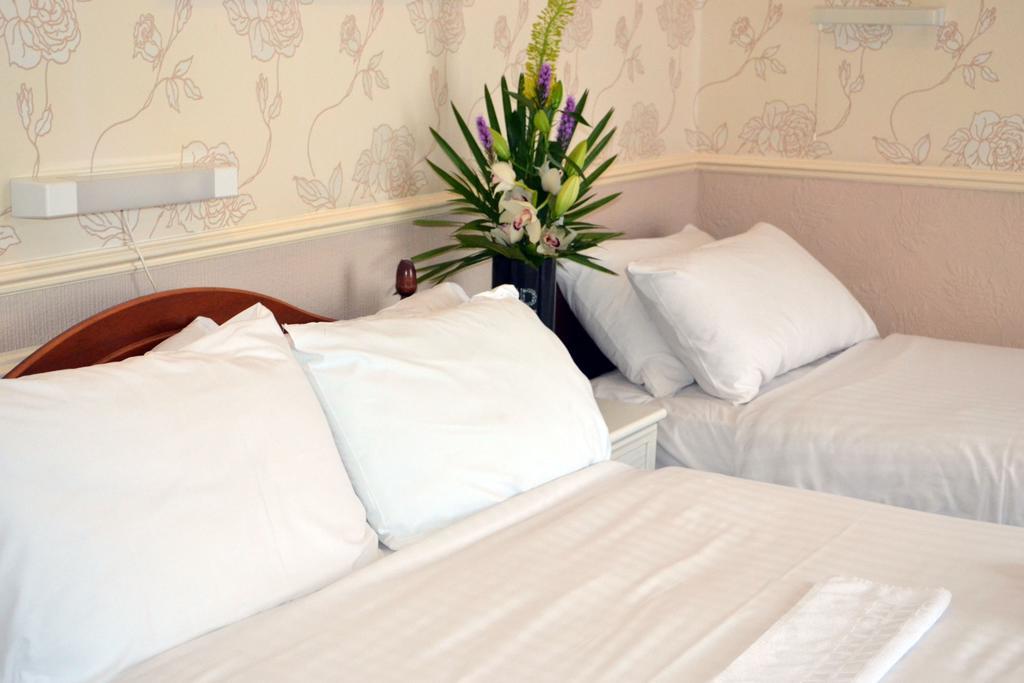 Lyndene Hotel Blackpool Bagian luar foto