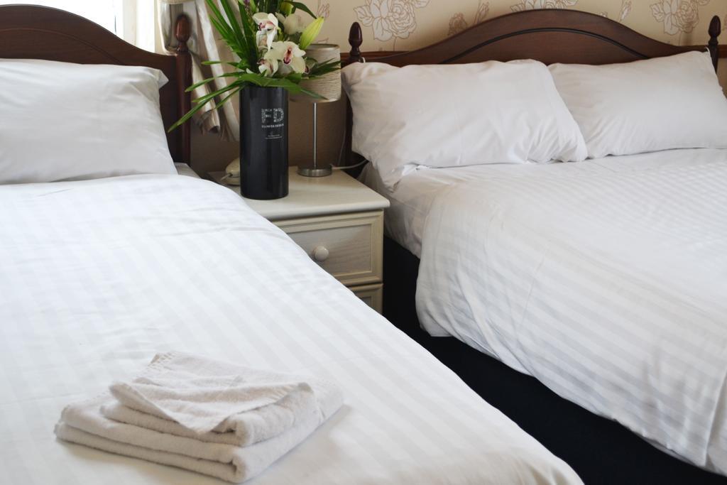 Lyndene Hotel Blackpool Bagian luar foto