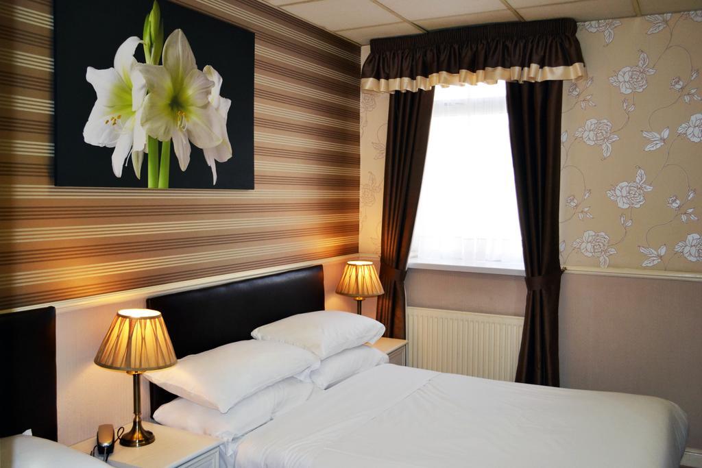 Lyndene Hotel Blackpool Bagian luar foto