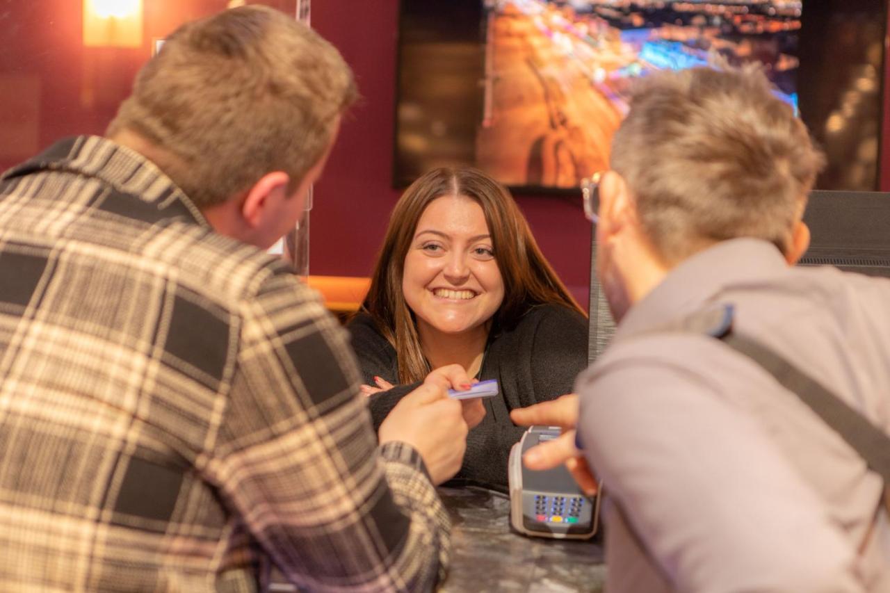 Lyndene Hotel Blackpool Bagian luar foto