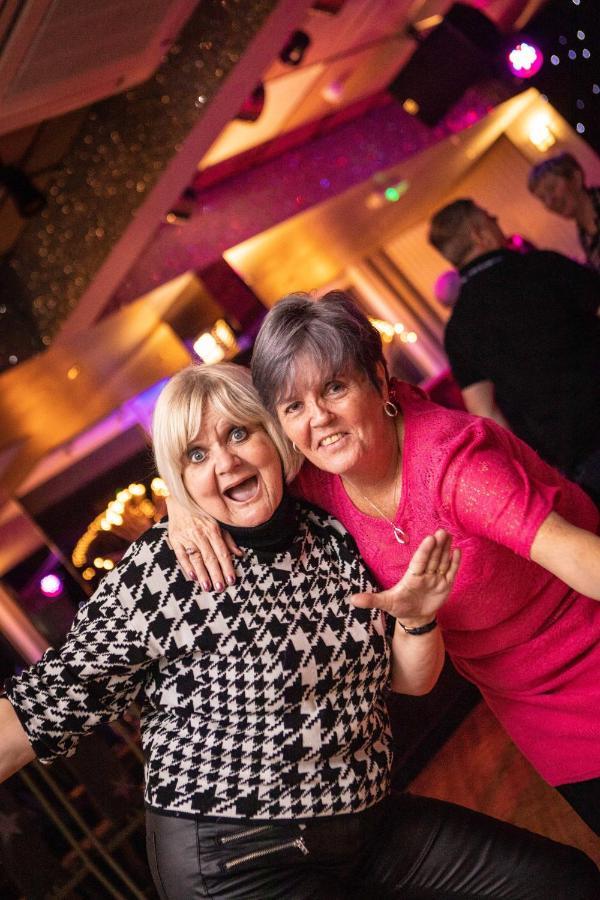 Lyndene Hotel Blackpool Bagian luar foto