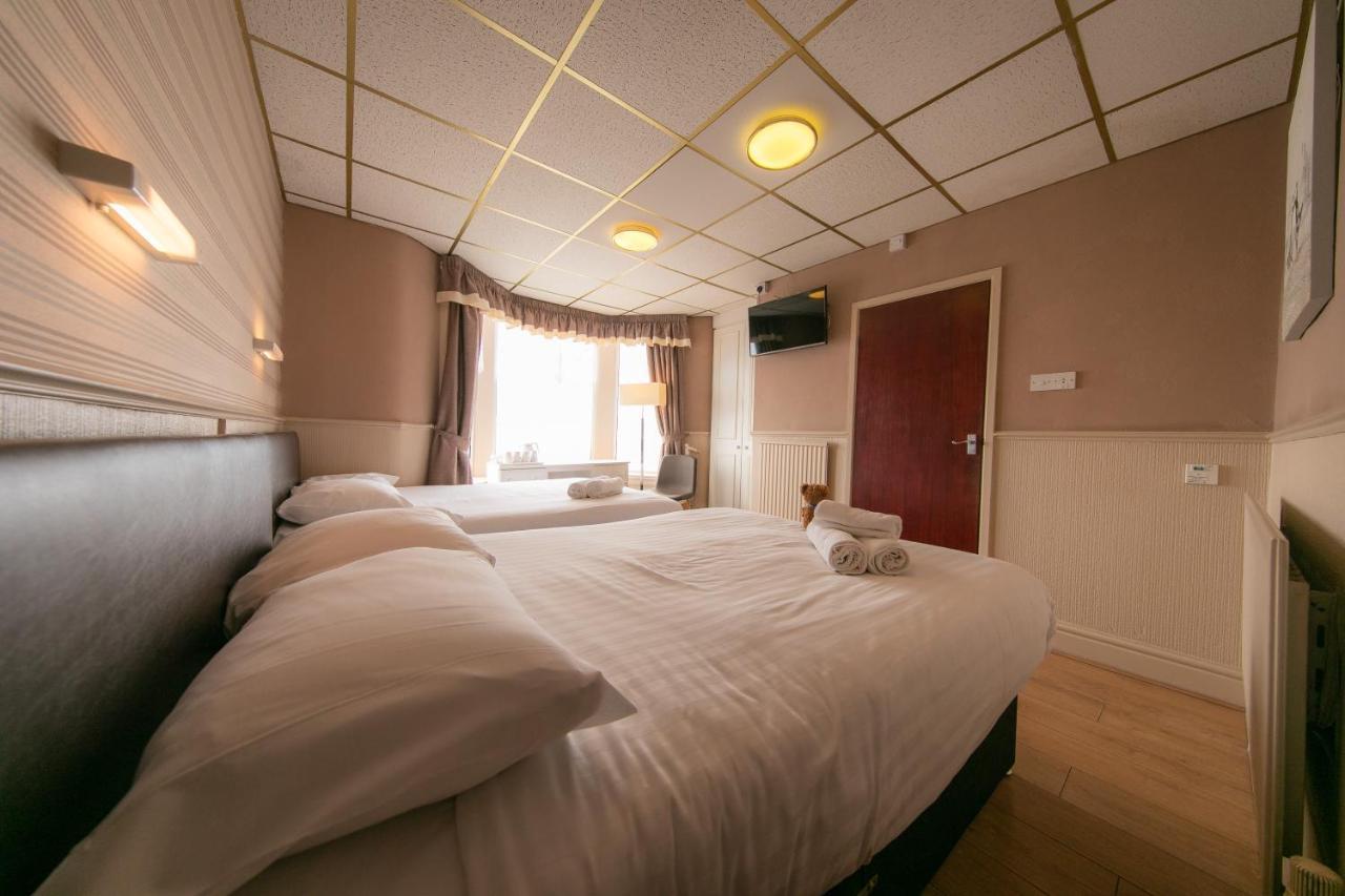 Lyndene Hotel Blackpool Bagian luar foto