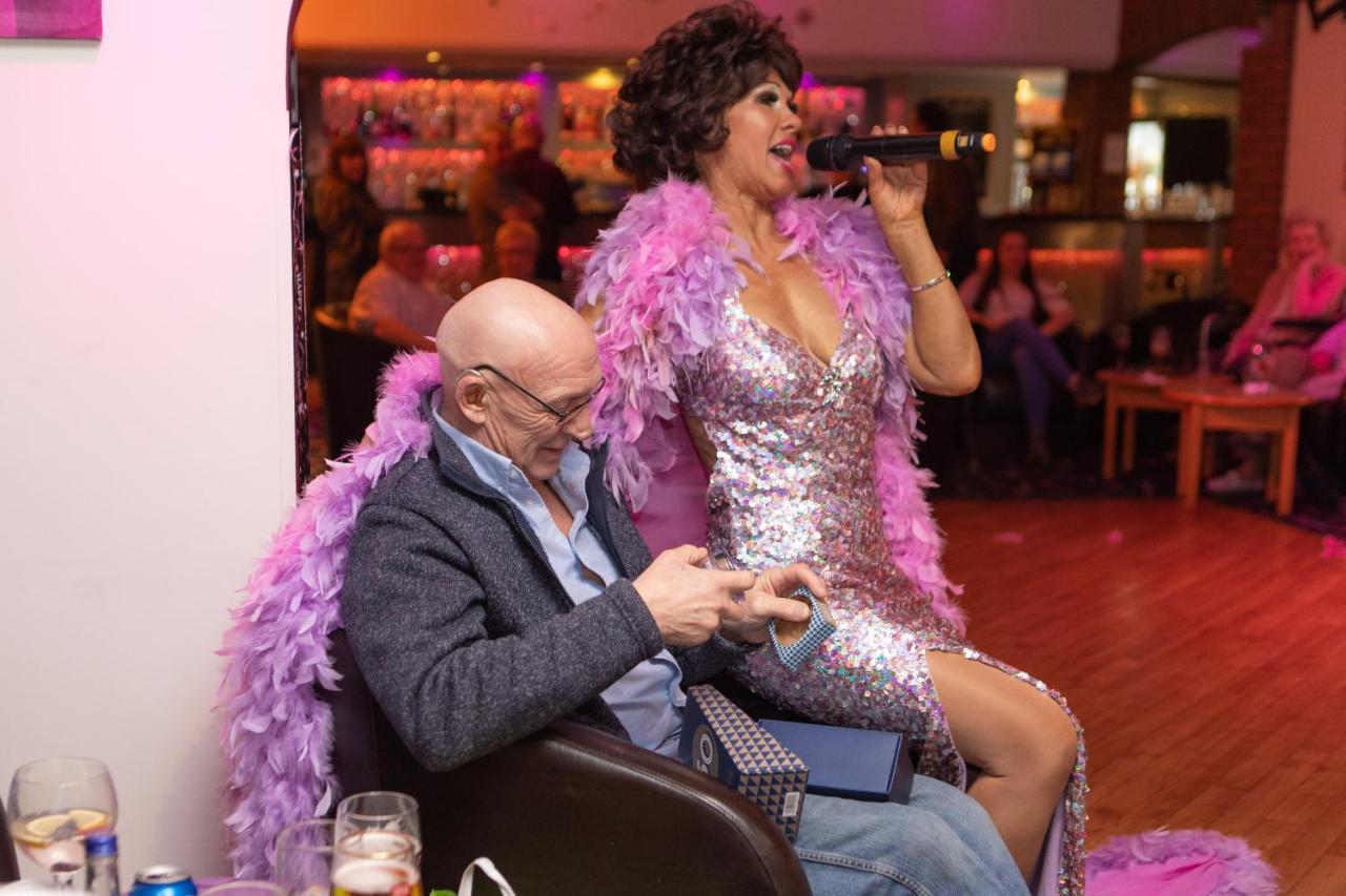 Lyndene Hotel Blackpool Bagian luar foto