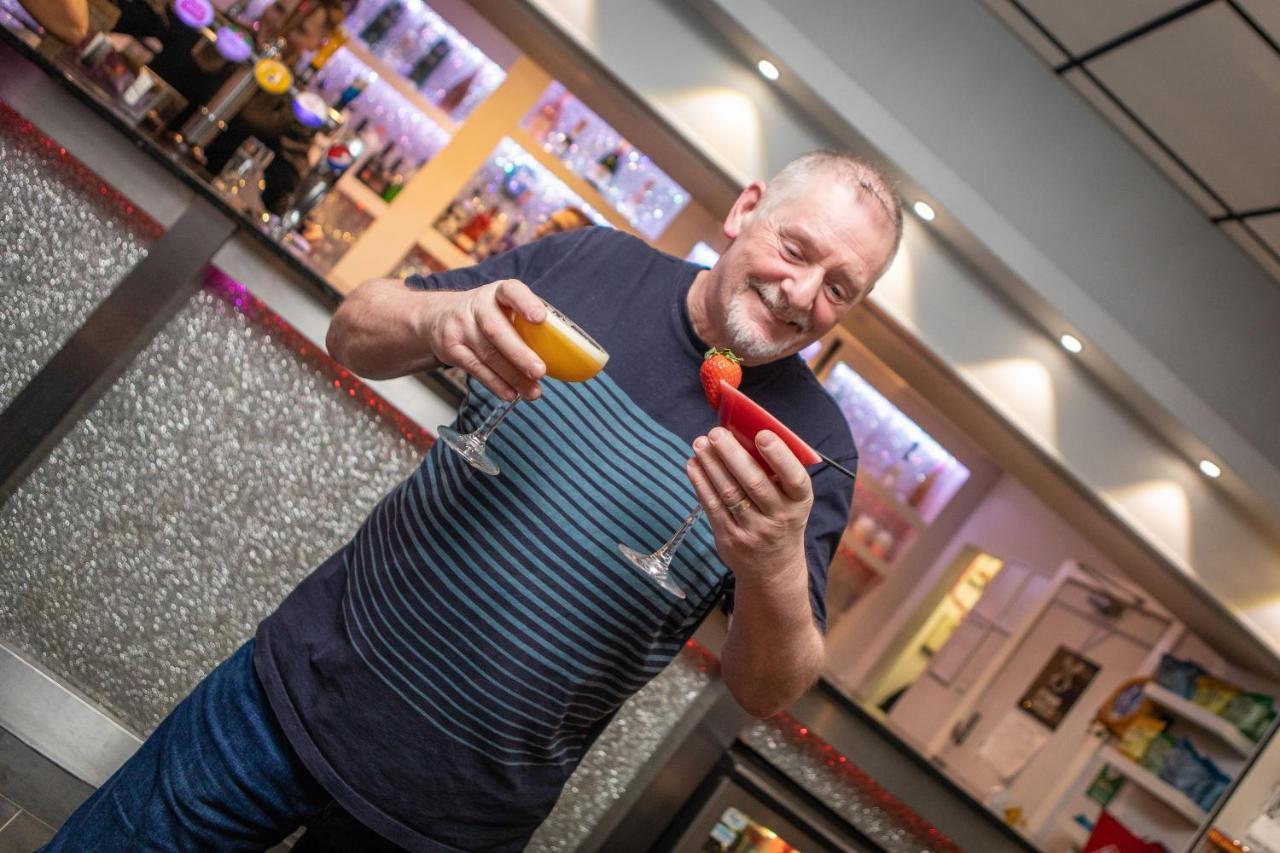 Lyndene Hotel Blackpool Bagian luar foto