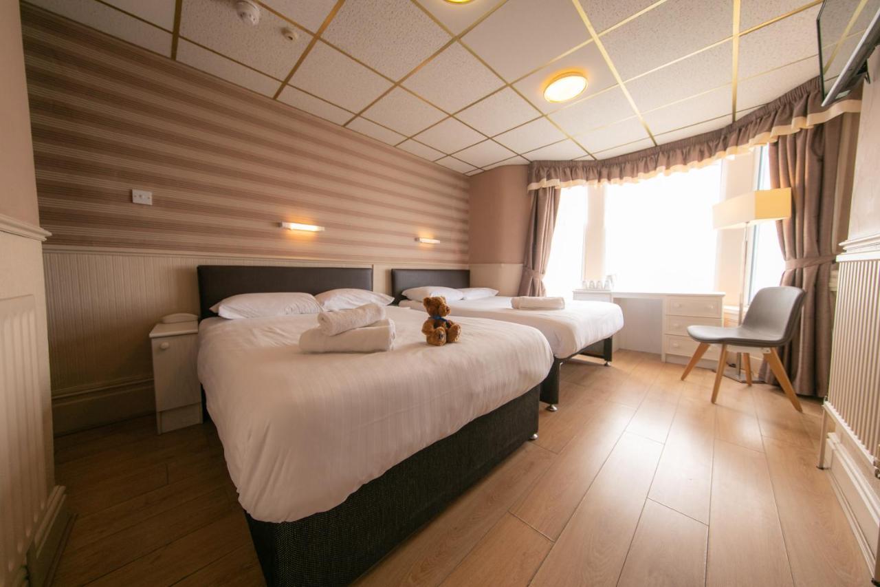Lyndene Hotel Blackpool Bagian luar foto