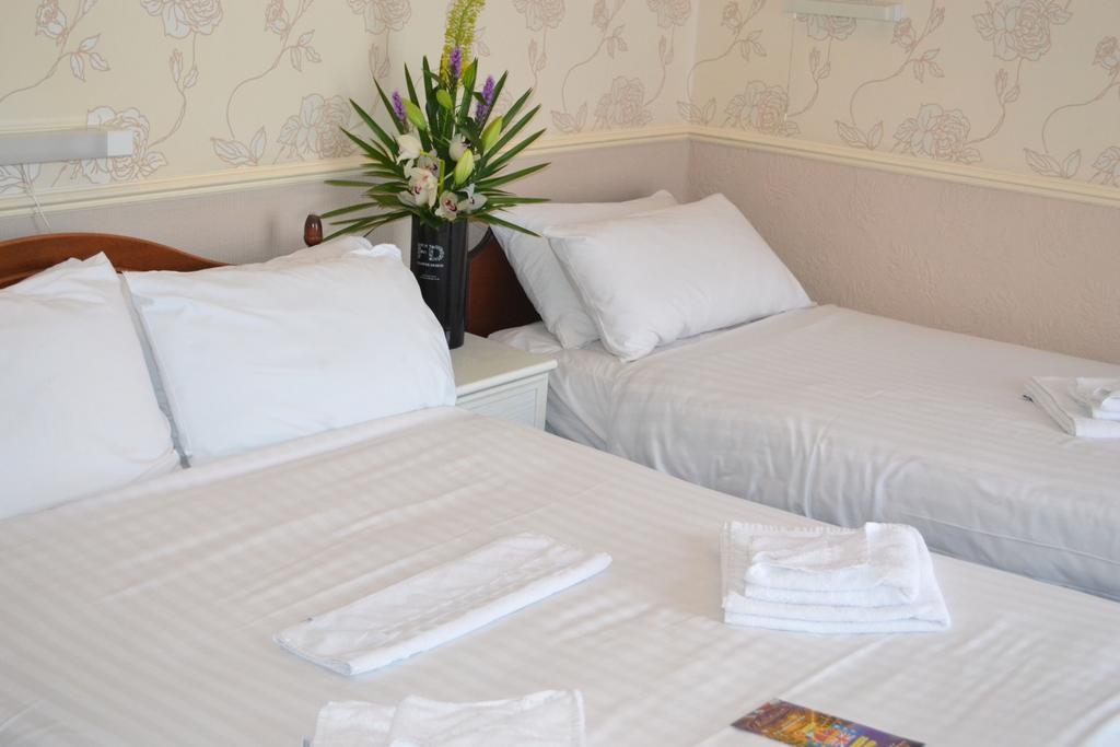 Lyndene Hotel Blackpool Bagian luar foto