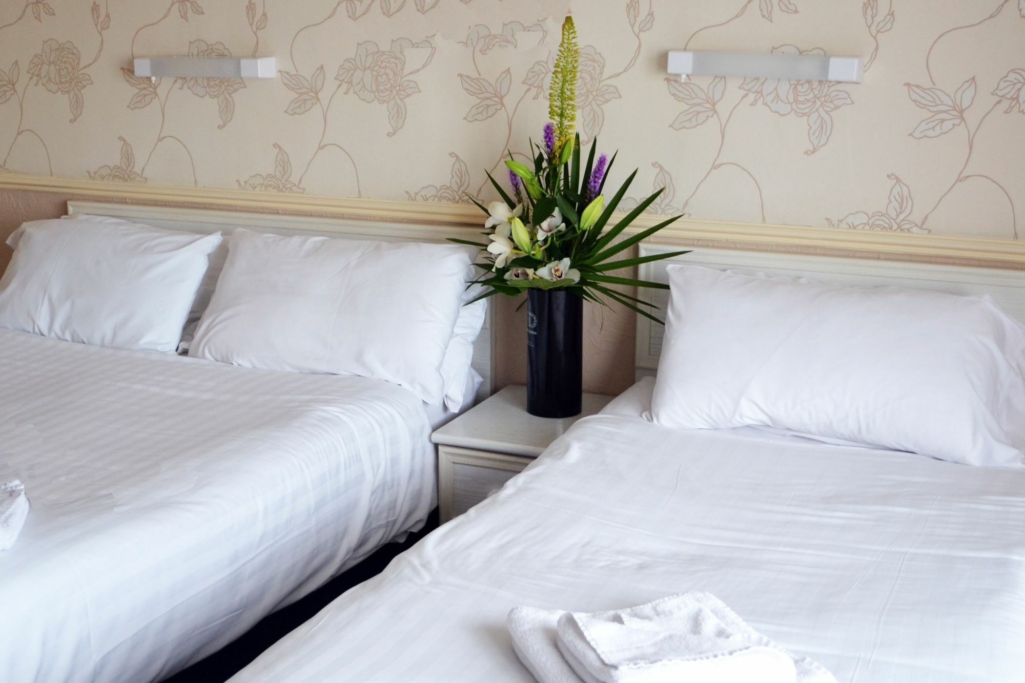 Lyndene Hotel Blackpool Bagian luar foto